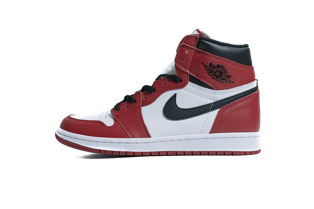 1fa3fae565b08aed4b725df40844124b Air Jordan 1 Retro Chicago 555088-101 - Image 1