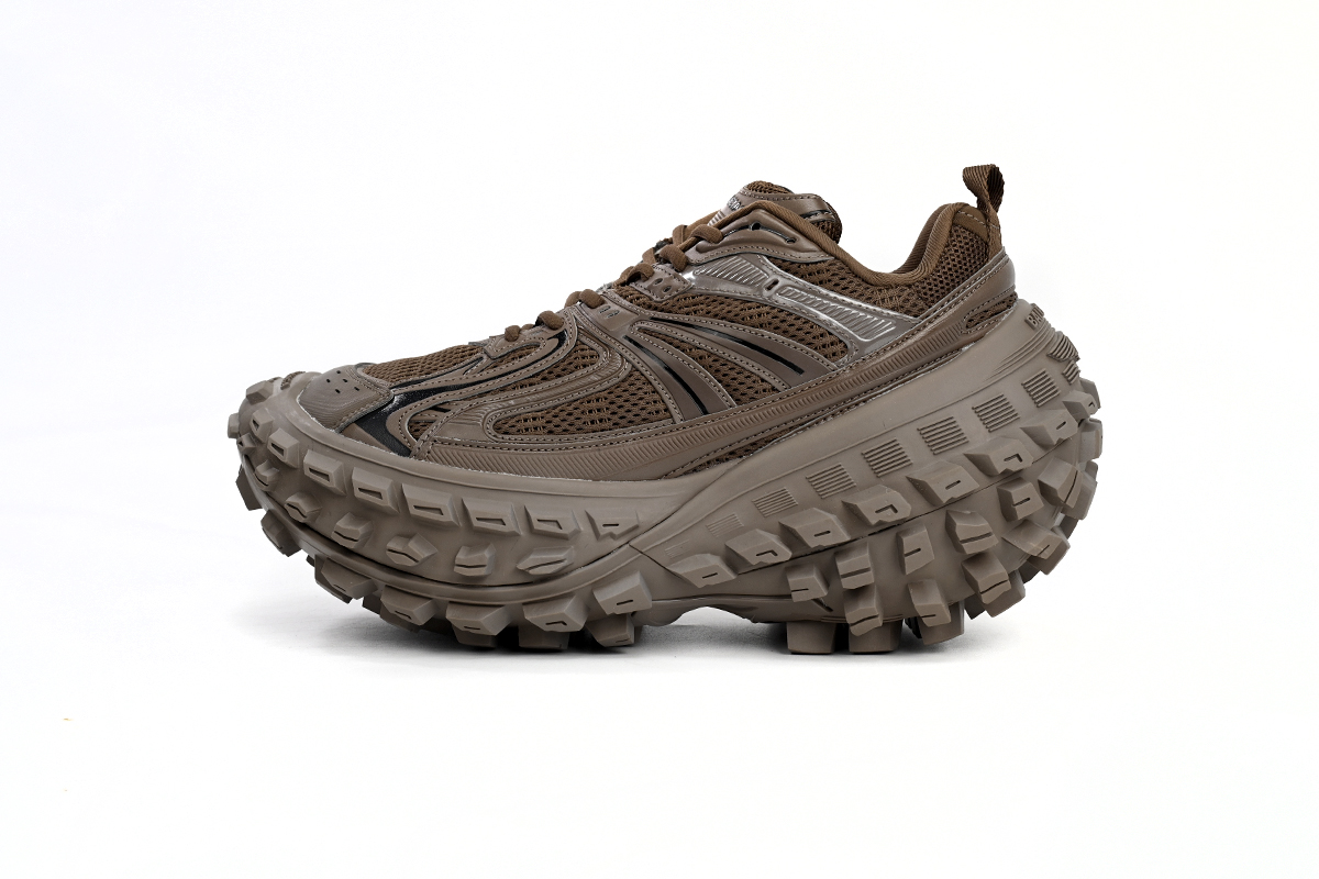41111a73e6e14207f84a2a073dd159e2 Balenciaga Defender Black Brown 685611 W3RBS 2408 - Image 1