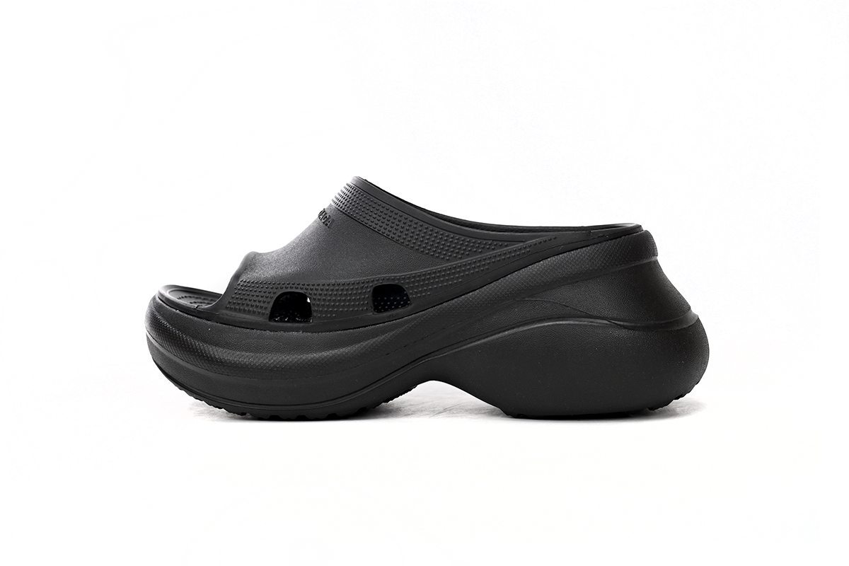 525bb758d90a004fbc11d39e3db49d9d BALENCIAGA Pool Crocs Black 677389 W158E 1000 - Image 1