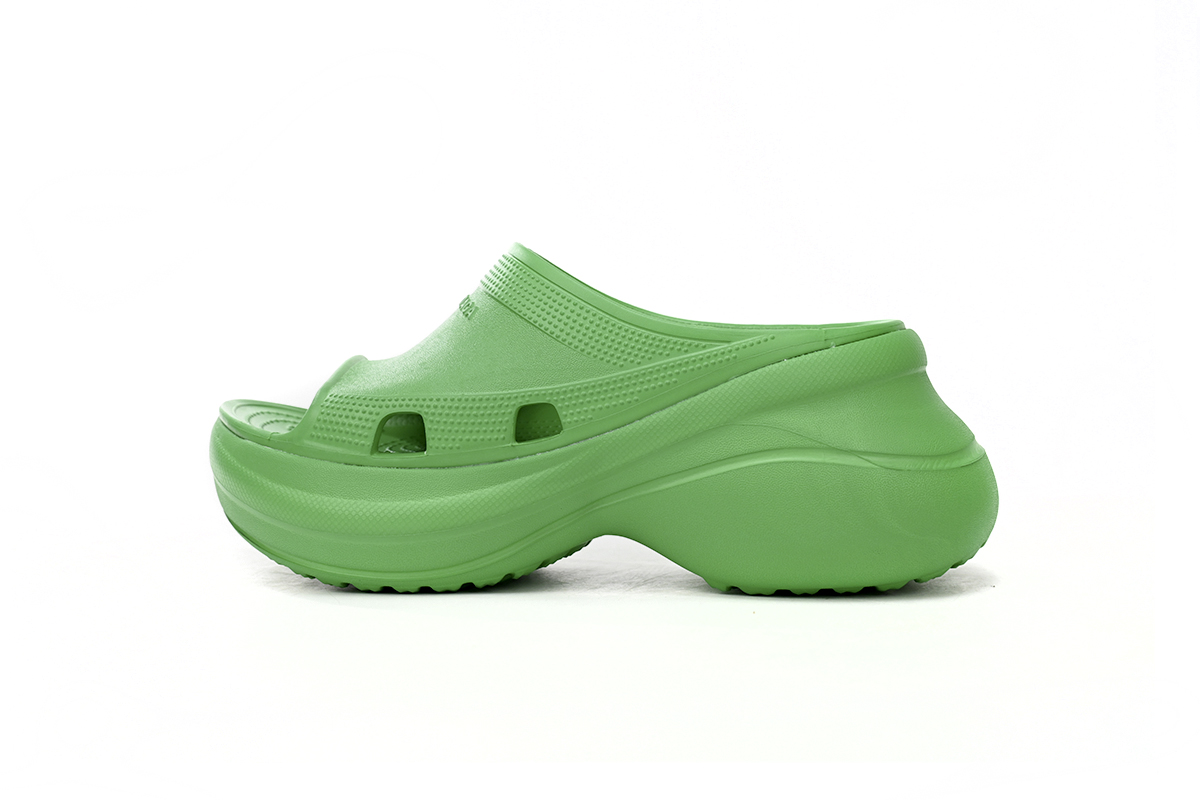 6e81040cb8e0cd2b6eb00c191451cbdc BALENCIAGA Pool Crocs Green 677386 W1S8E 3033 - Image 1