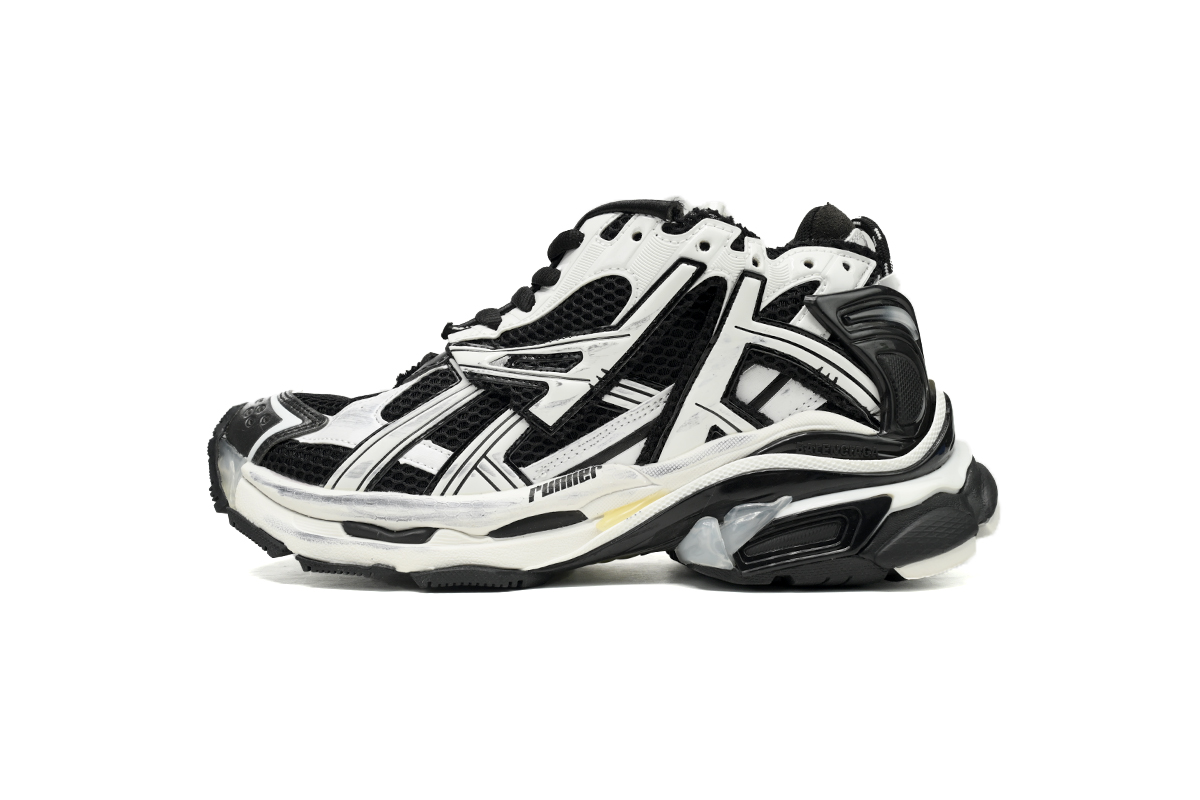 975697ca2e049cde29004c9af03508c0 Balenciaga Runner Black White - Image 1