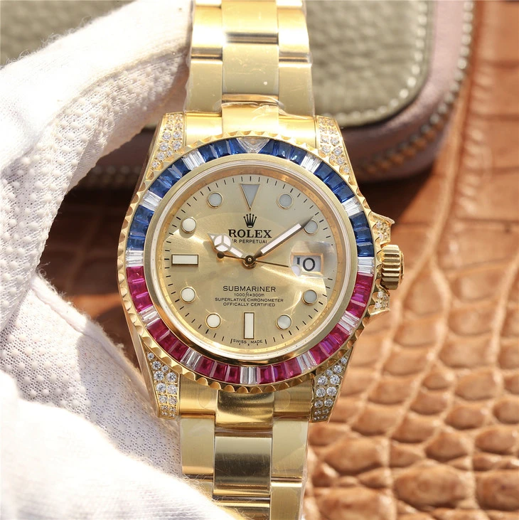 9ae3cd5d122e8b07c69852a21f427a41 SUBMARINER GOLDEN BLUE / RED DIAMOND GOLD DIAL 40MM - Image 1