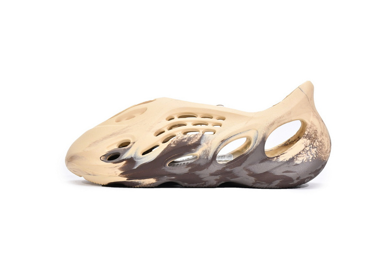 c18c55feda68f245fe658f94a04caeec adidas Yeezy Foam RNNR MX Cream Clay GX8774 - Image 1